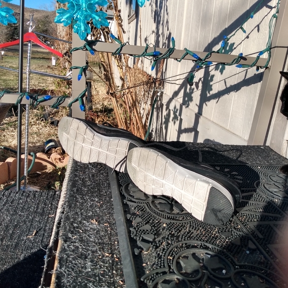 Women's Nike Core Trainer Sz 6 Running Shoes black and white - Picture 7 of 10